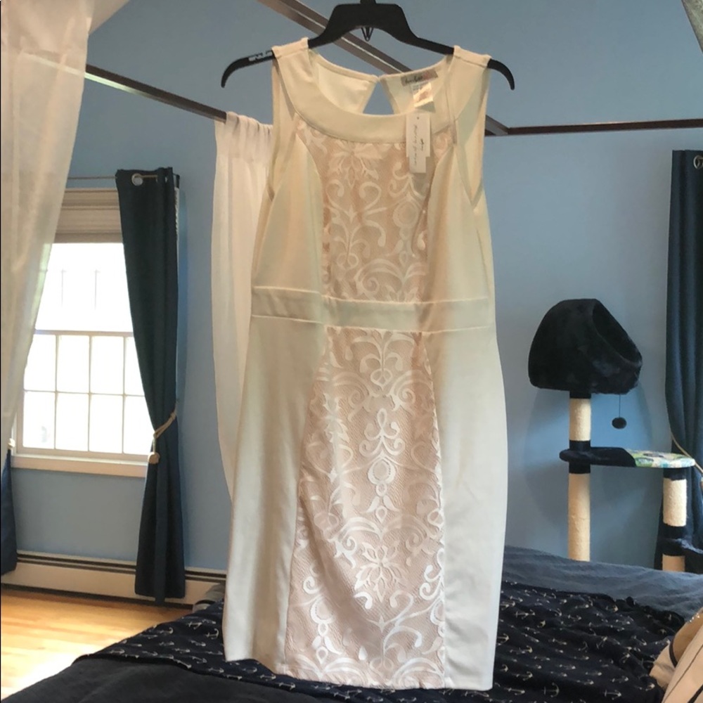 White dress with lace front detail, size 1x